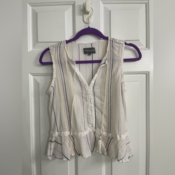 White summer top size = medium - Picture 1 of 1